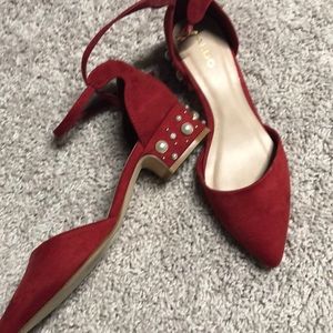 Red velvet heels with pearl details